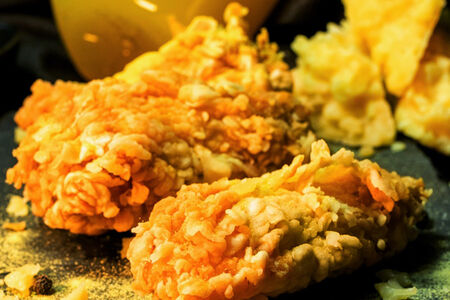 Фирменные куриные крылышки с сыром М