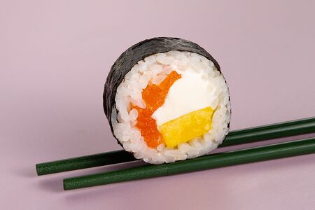 Ролл манго-лосось