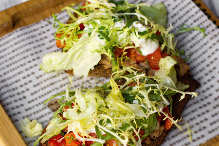 Брускетта с томатами