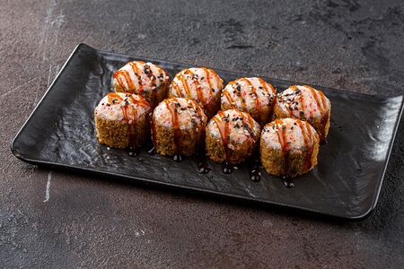 Запеченный ролл Цезарь