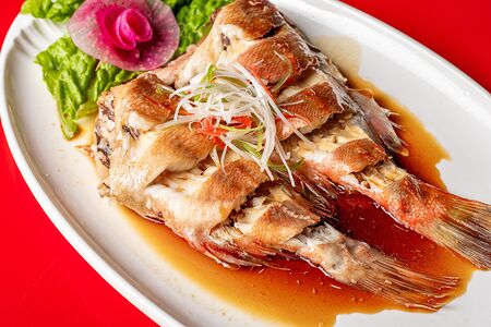 69. Морской окунь на пару