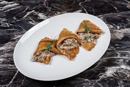 Блинчики с жюльеном из говяжьего языка