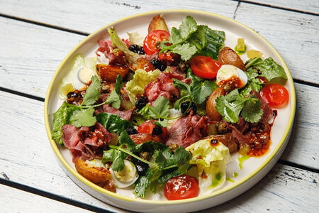 Салат с ростбифом