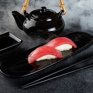 Суши с тунцом