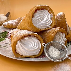 Трубочка с белковым кремом