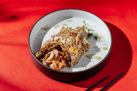 Жареный рис с курицей