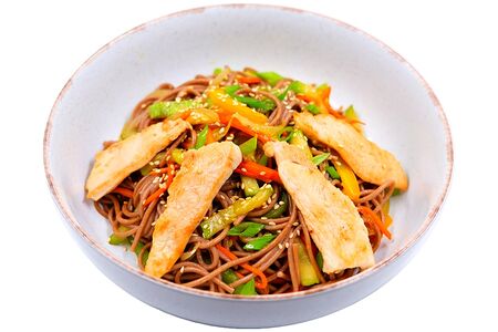 Лапша гречневая с овощами и курицей