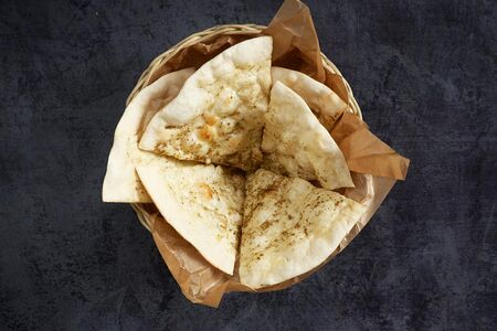 Фокачча с чесноком и розмарином