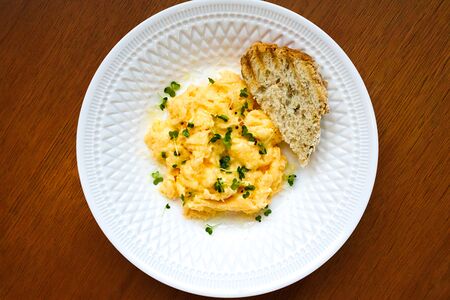 Скрембл с трюфельным маслом и пармезаном