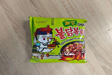 Лапша Buldak со вкусом черного бобового соуса Чачжан