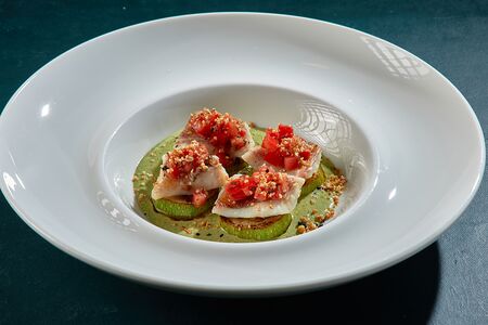 Морской окунь с цукини гриль и сливочным песто