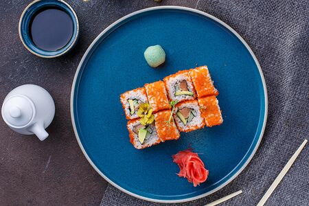 Роллы Калифорния с лососем 