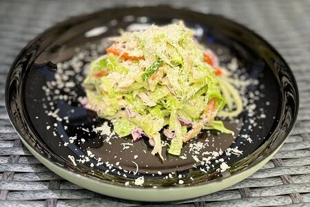 Салат с курицей в ореховом соусе