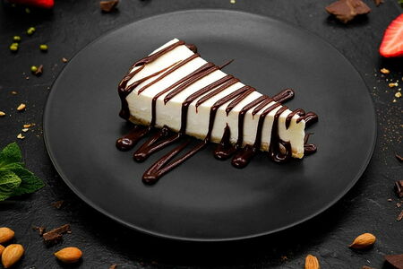 Чизкейк с шоколадным топпингом