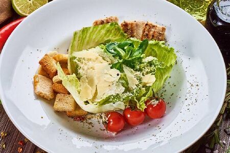 Салат цезарь с курицей