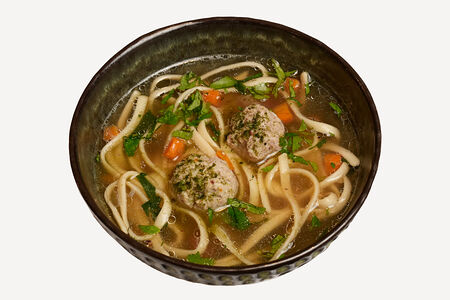 Лапша с фрикадельками из курицы