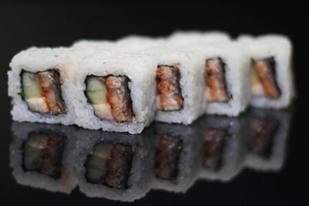 Ролл острый с угрем