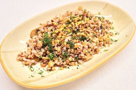 Гречотто с грибами и хрустящим луком