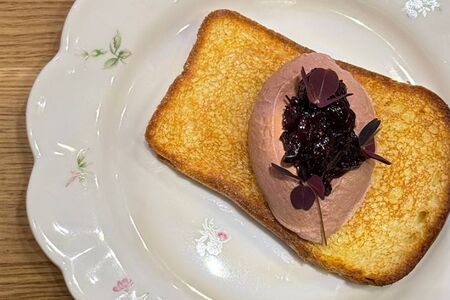 Пате из печени цыпленка с конфитюром из вяленой клюквы