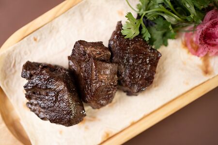 Медальоны из телячьей вырезки 