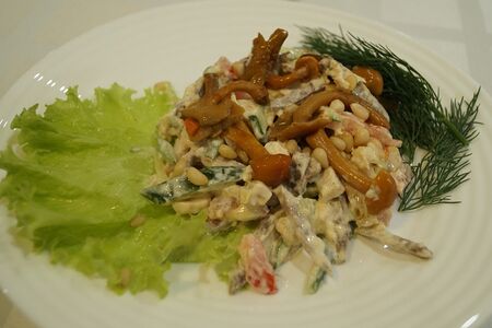 Мясной с опятами и кедровыми орешками