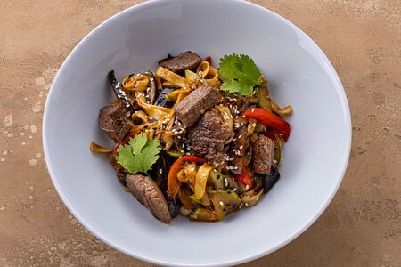 Лапша удон с говядиной