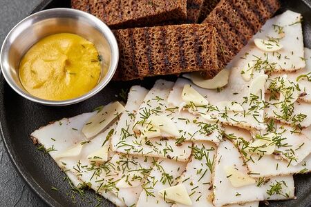 Сало с чесноком