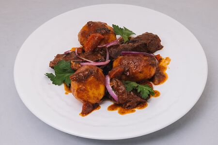 Тушеная говядина с овощами