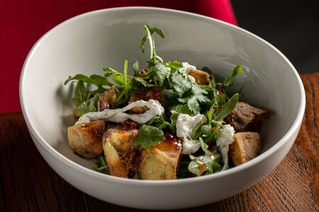 Салат с хрустящим баклажаном