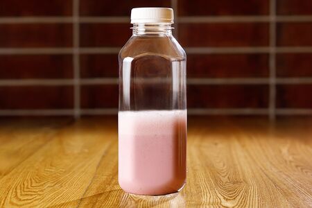 Клубничный молочный коктейль