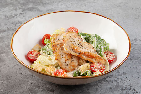 Салат Цезарь с филе цыпленка