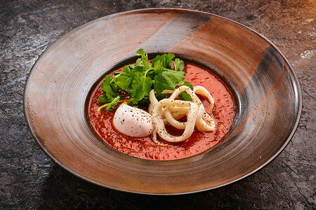 Испанская похлебка с кальмаром