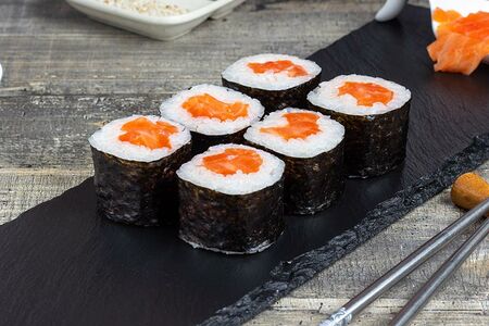 Ролл лосось