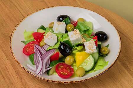 Салат Греческий с кунжутным маслом