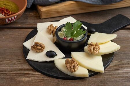 Ароматные сыры к вину