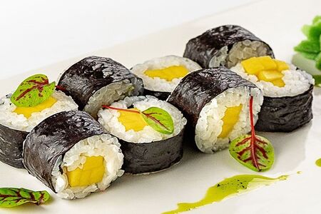 Хосомаки с манго