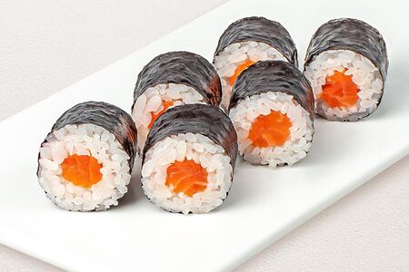 Ролл с лососем