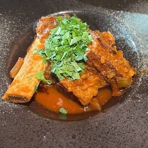 Ребро быка в соусе Томато-спайси