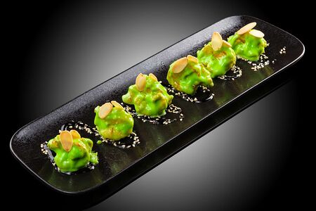 Тигровые креветки в соусе васаби