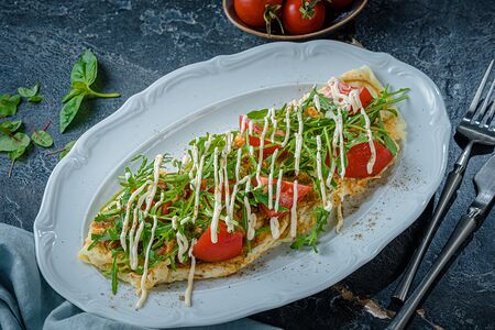 Омлет сливочный с ветчиной и сыром