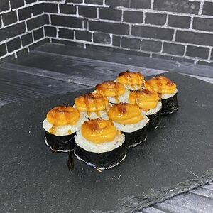 Запеченый ролл с лососем терияки