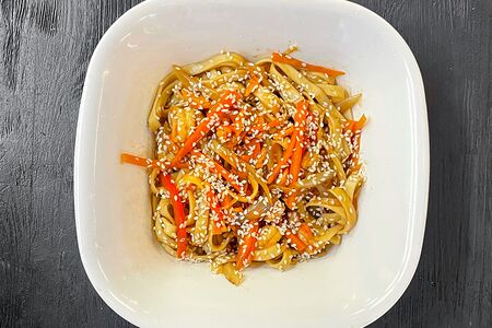 Удон с курицей в соусе терияки