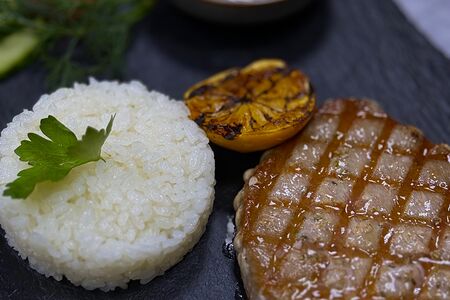 Стейк тунца жареный 