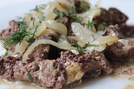 Печень пикантная с овощами