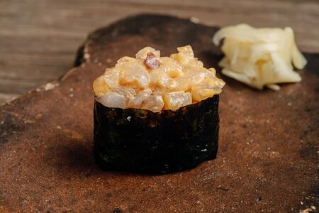 Суши спайси Желтохвост