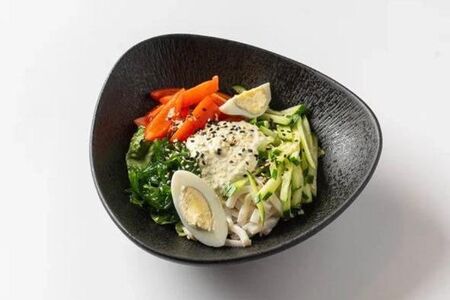 Салат с кальмаром