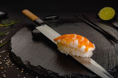Суши с креветкой