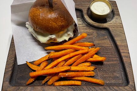 Бургер с томленой говядиной 