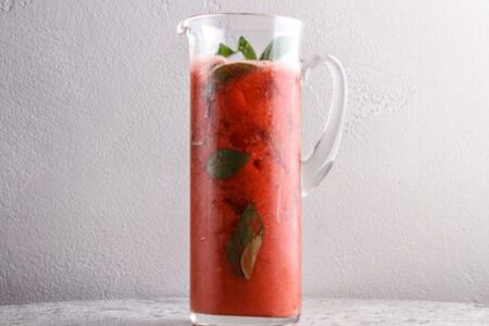 Клубничный лимонад с базиликом