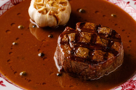 Пеппер-стейк с соусом из трёх видов перца